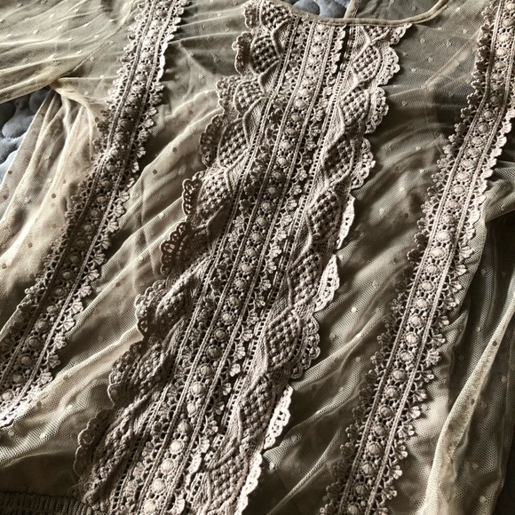 Women’s blouse - Picture 1 of 6